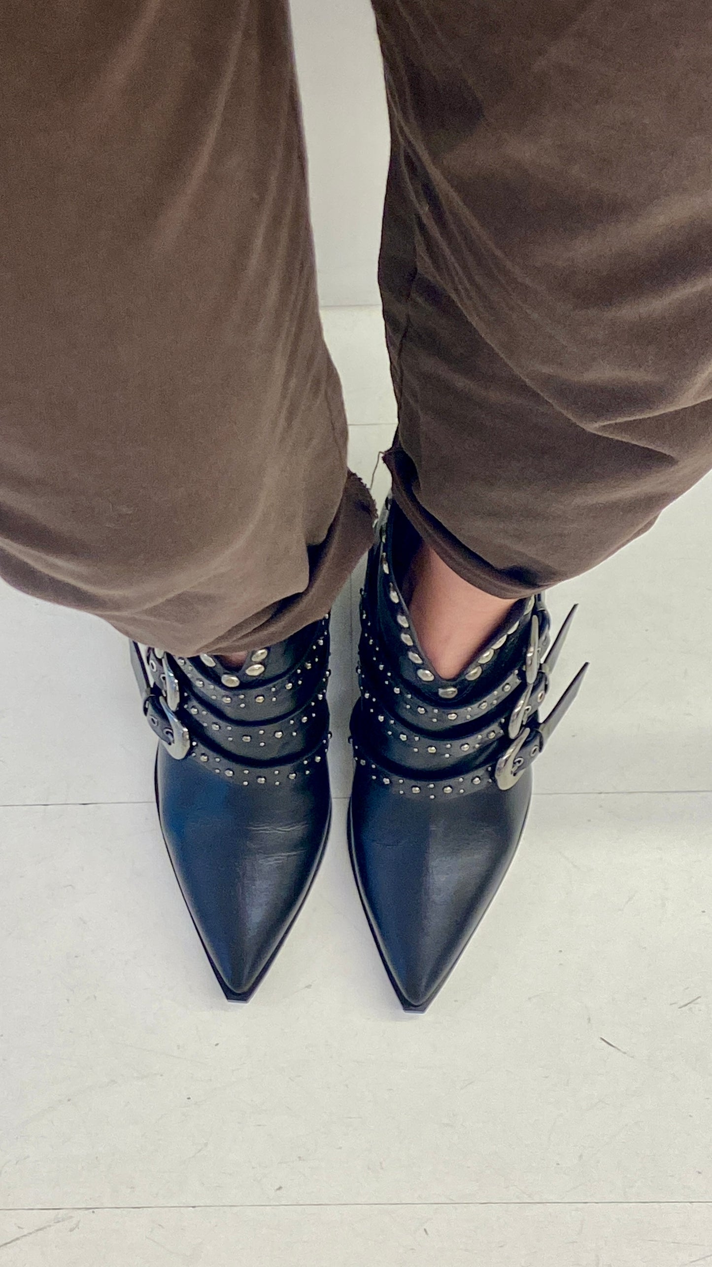 Stivaletto Tex Borchiato di Pelle