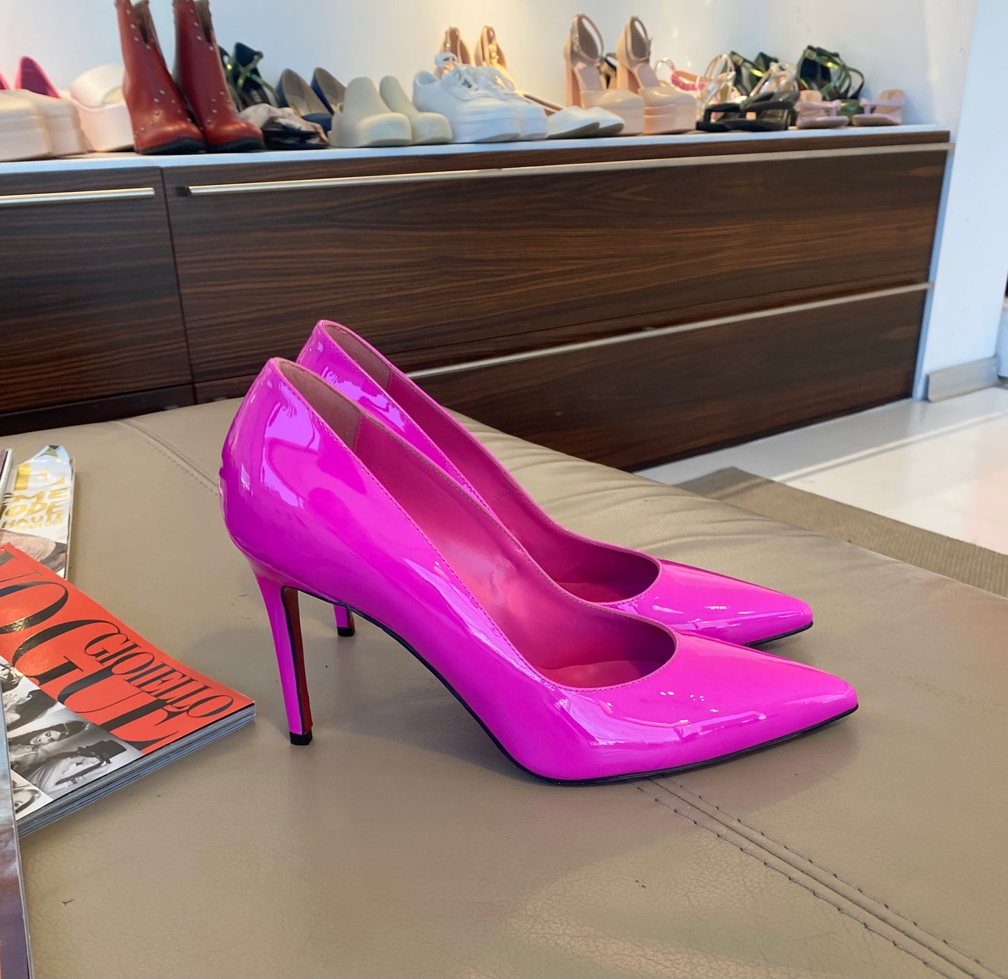 Décolleté di pelle di vernice fuxia