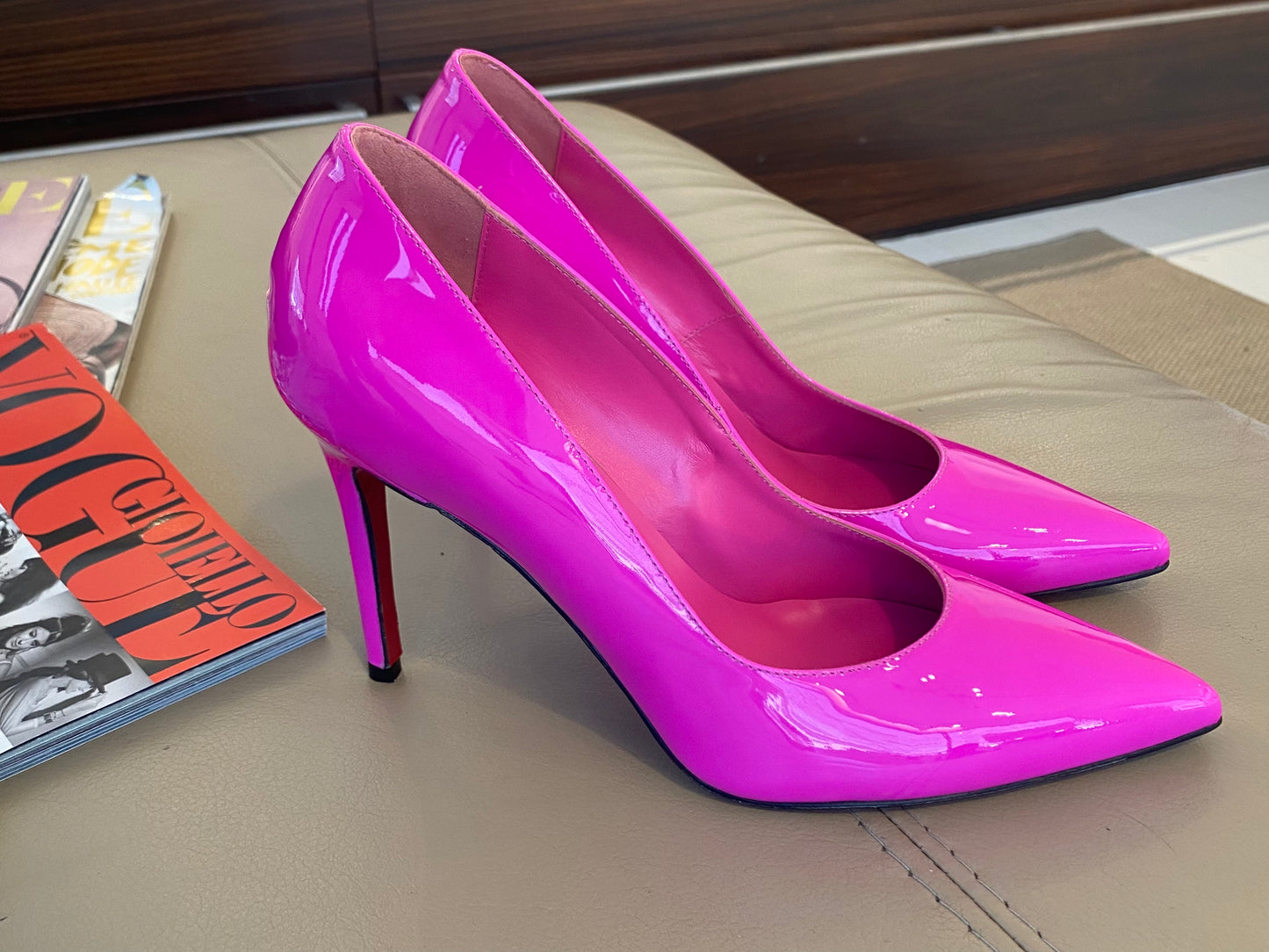 Décolleté di pelle di vernice fuxia
