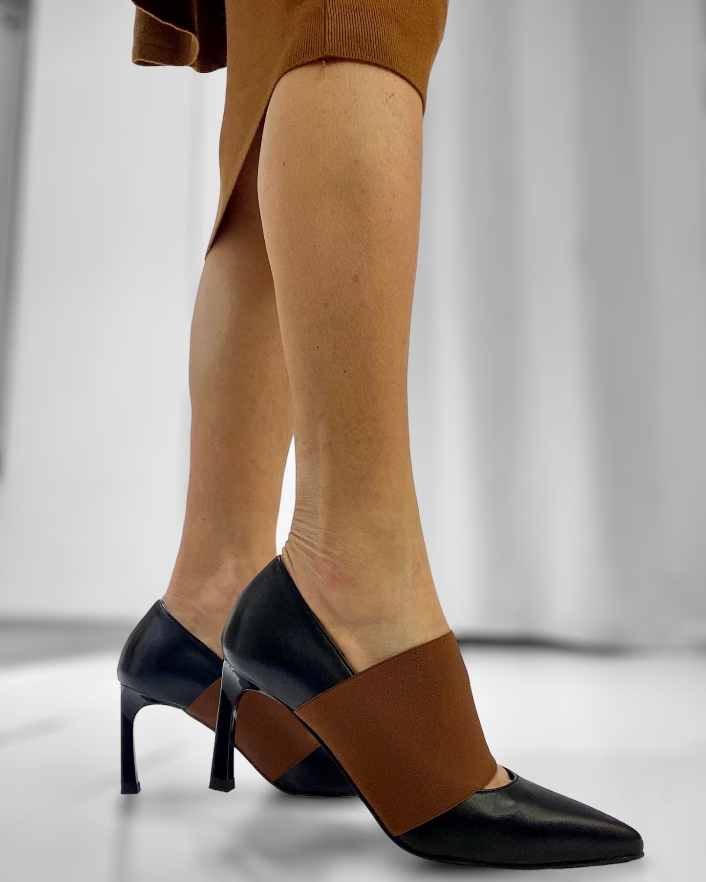 Décolleté Vera Pelle, tacco Spillo Accessori in elastico colore Nero/cuoio