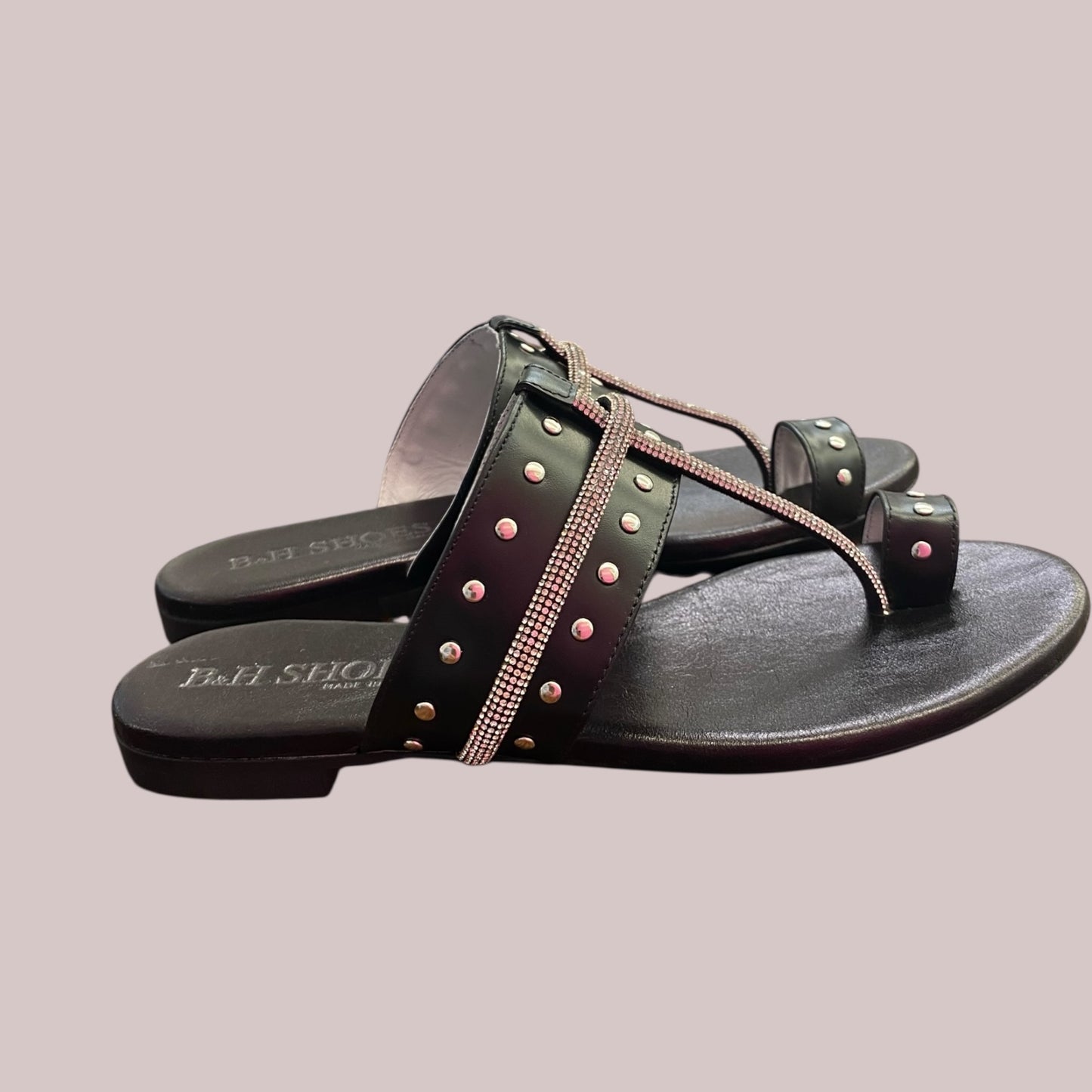 Sandalo nero pelle con infradito e strass