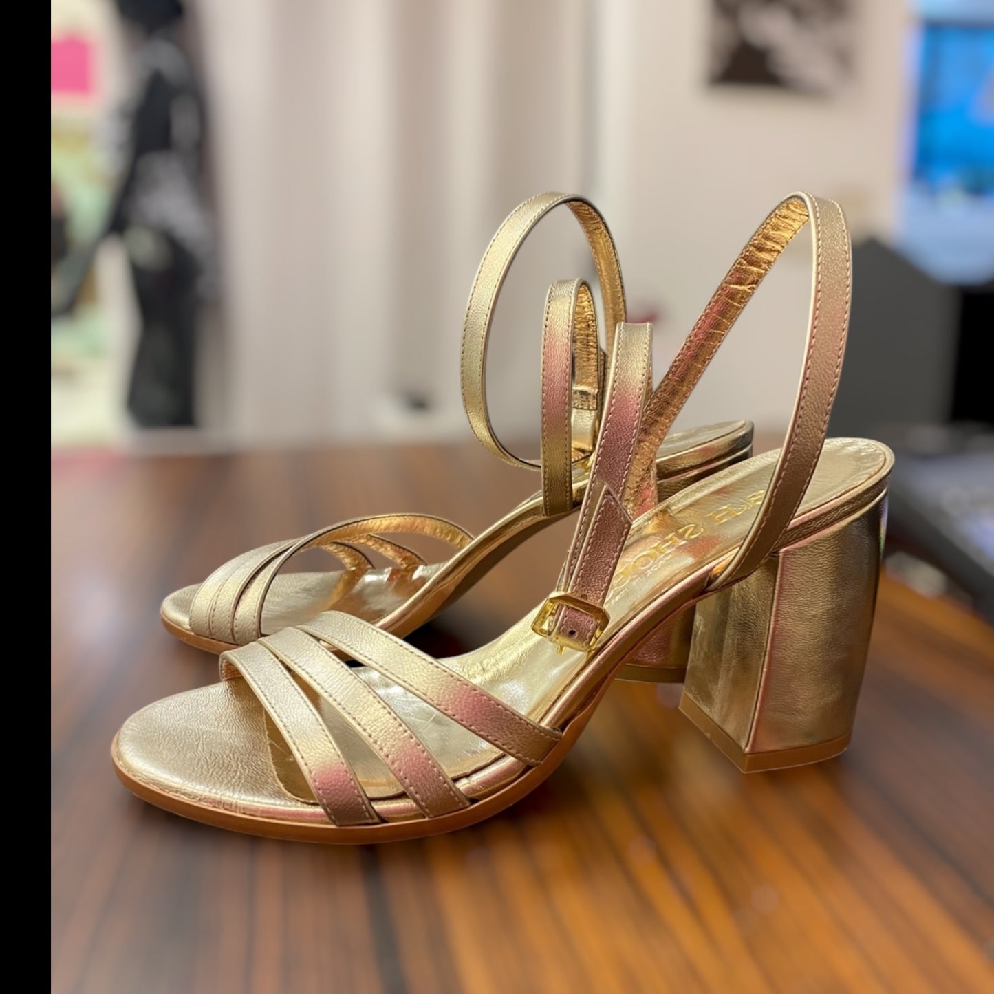 Sandalo laminato oro lucido di pelle h.8,5cm