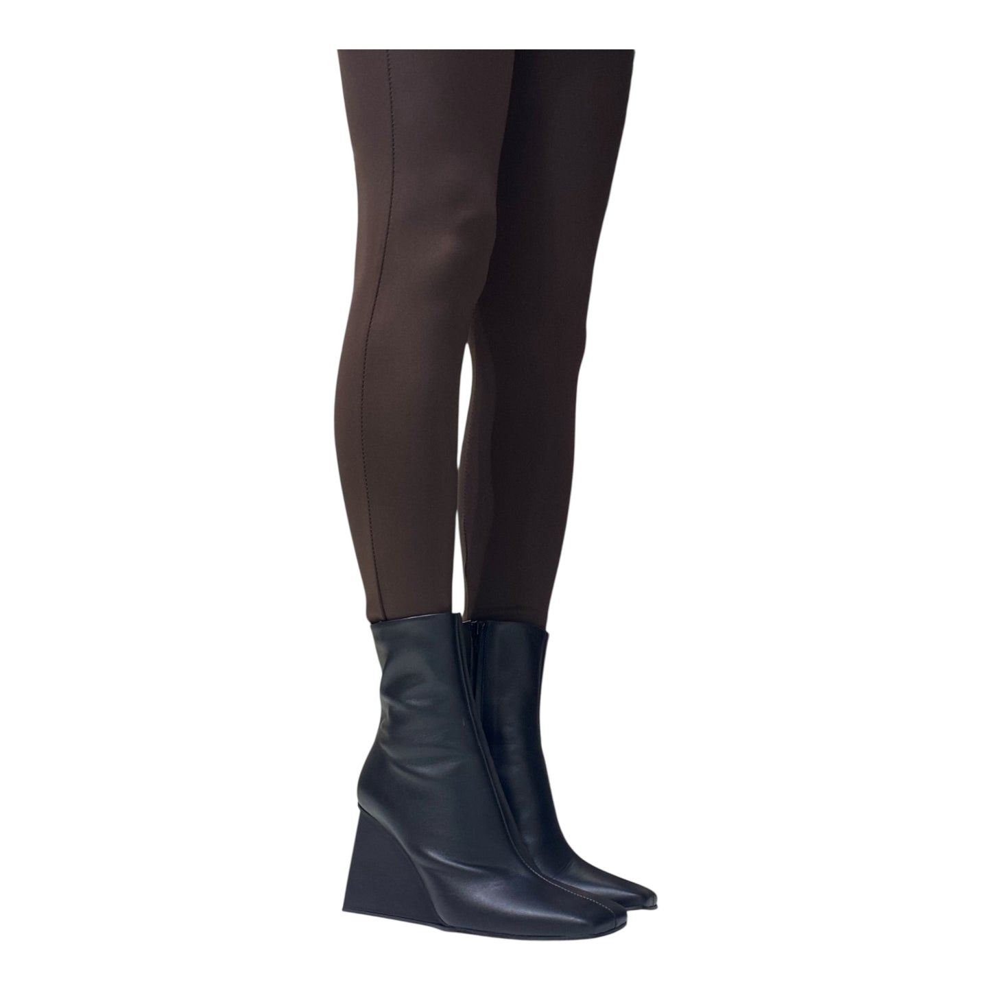 Stivaletto di pelle nero con tacco zeppa