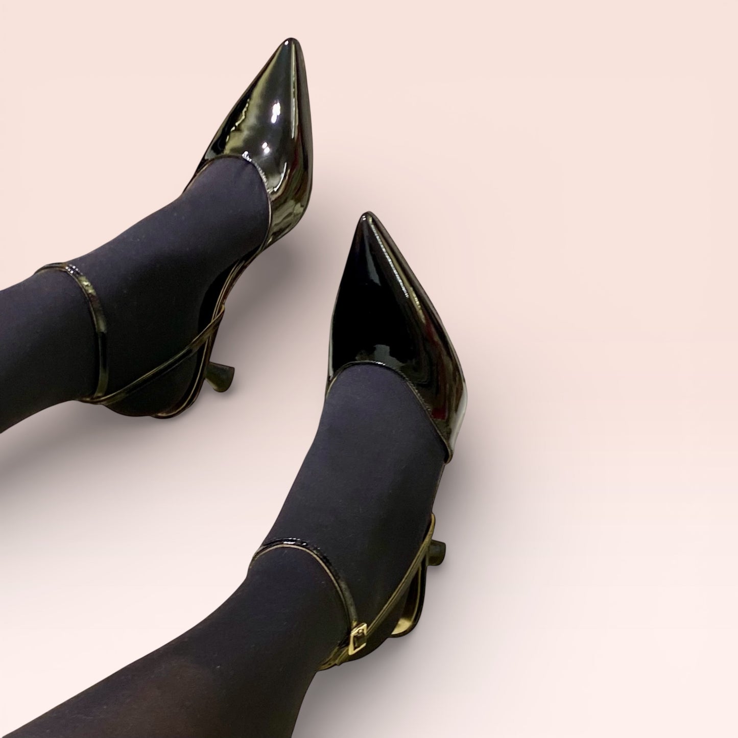 Décolleté slingback di vernice e cinturini