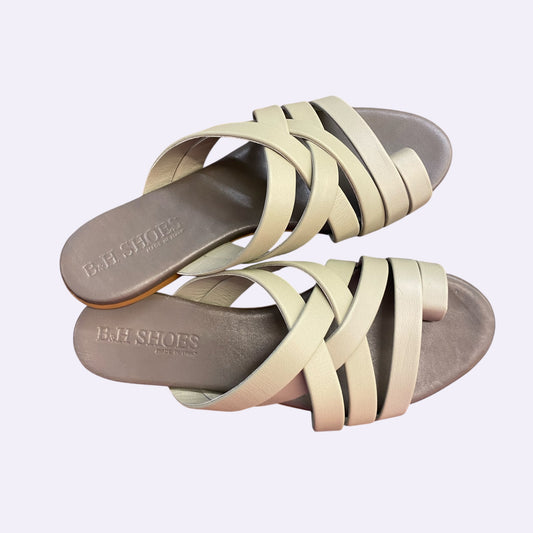 Sandalo pelle con infradito colore verde neutro