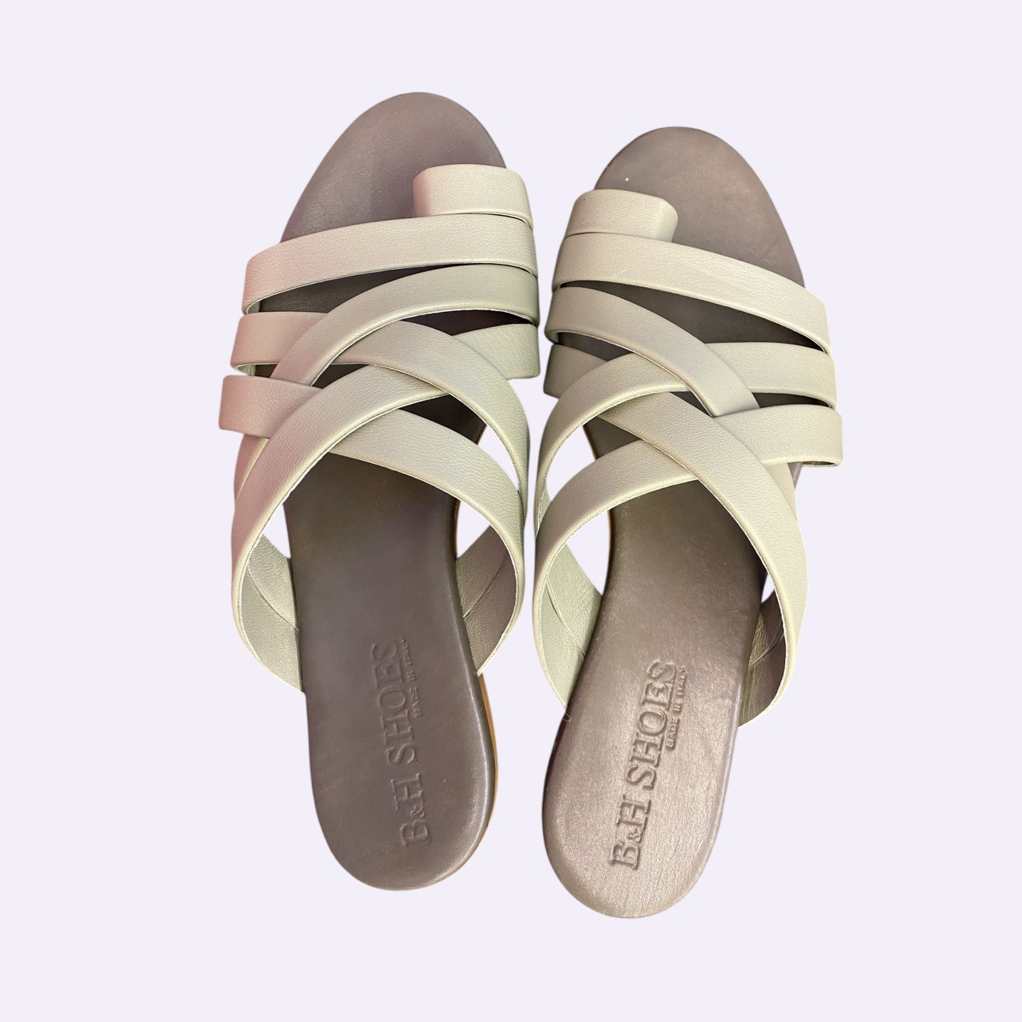 Sandalo pelle con infradito colore verde neutro