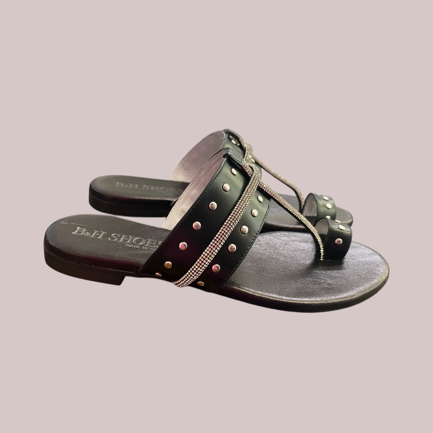 Sandalo nero pelle con infradito e strass