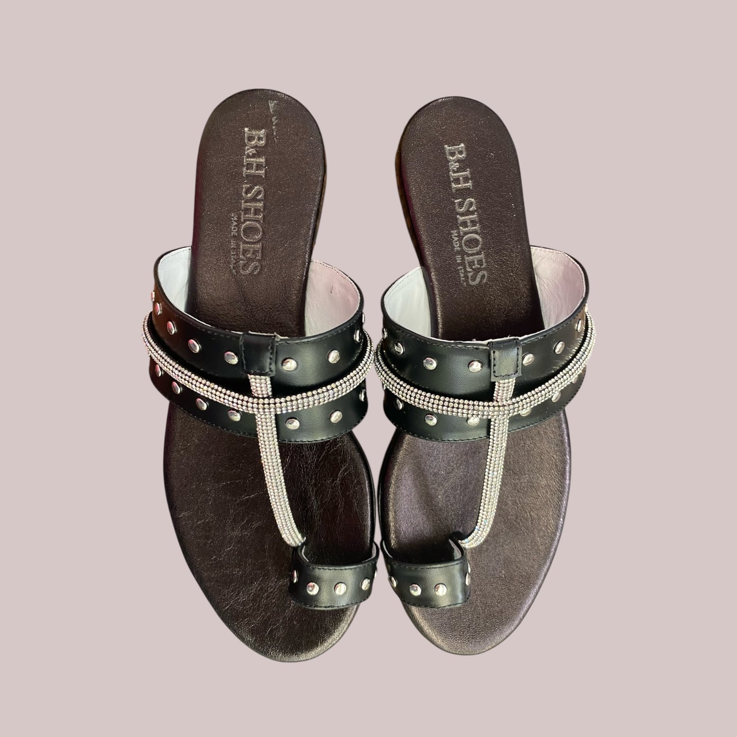 Sandalo nero pelle con infradito e strass