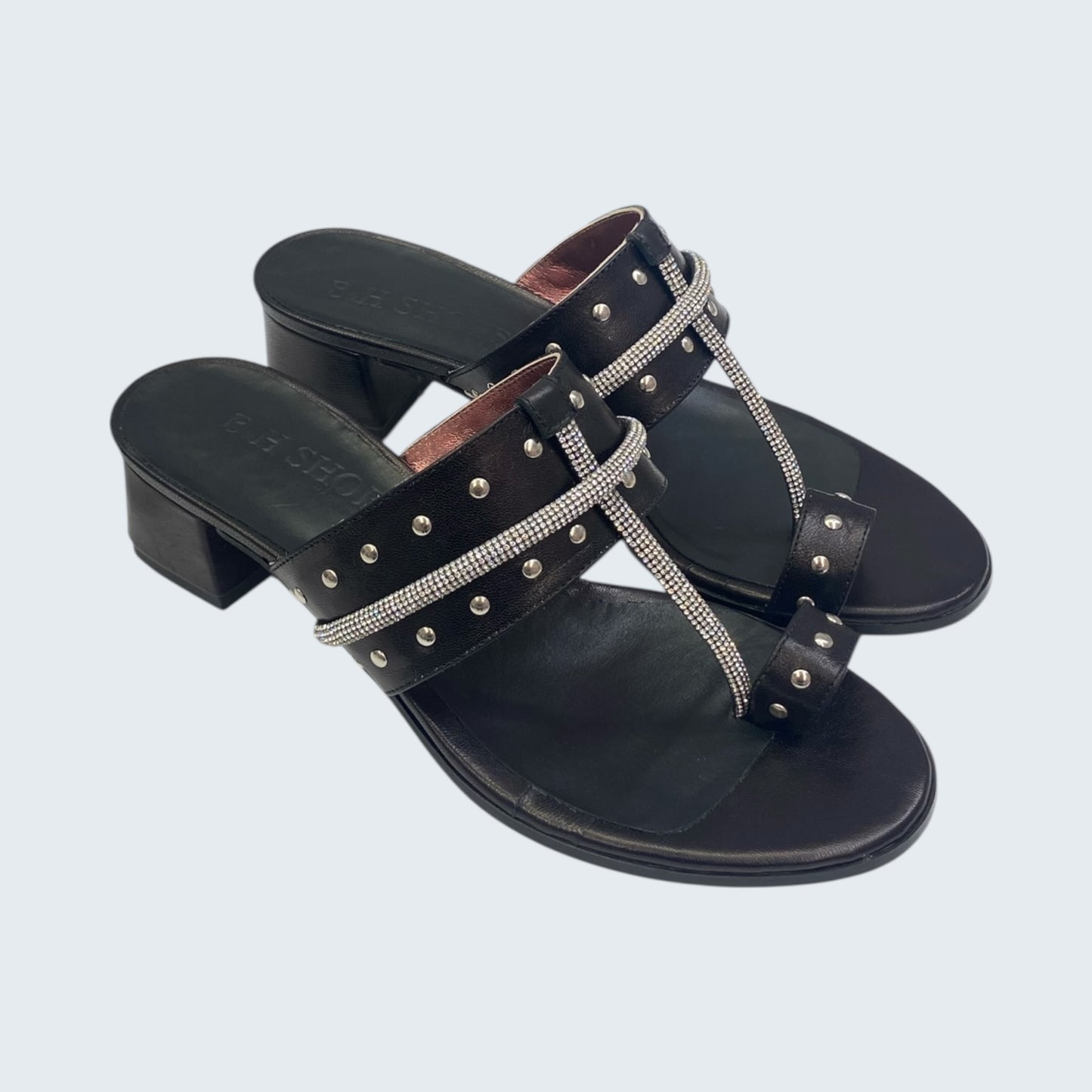 Sandalo pelle nera tacco basso con strass argento