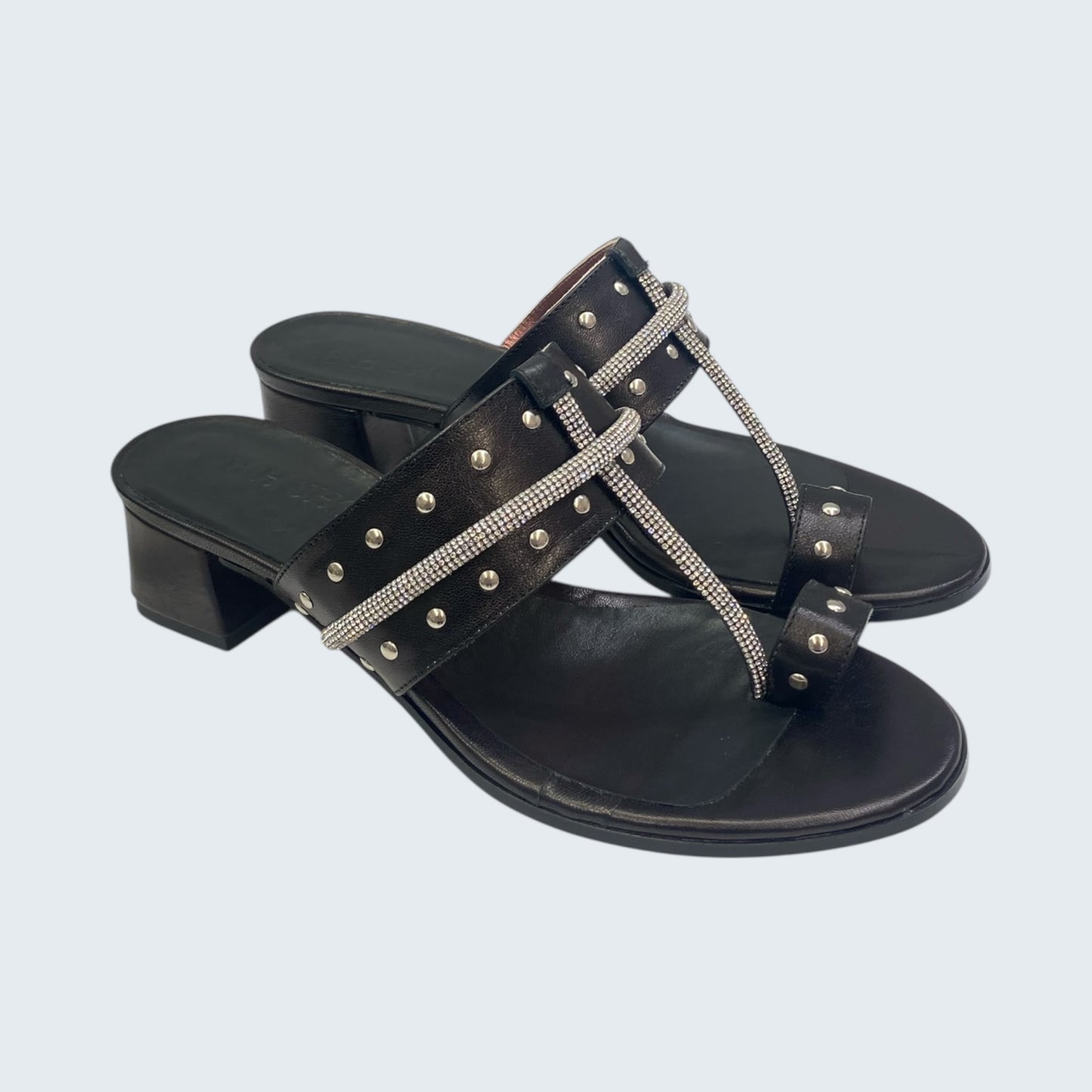 Sandalo pelle nera tacco basso con strass argento