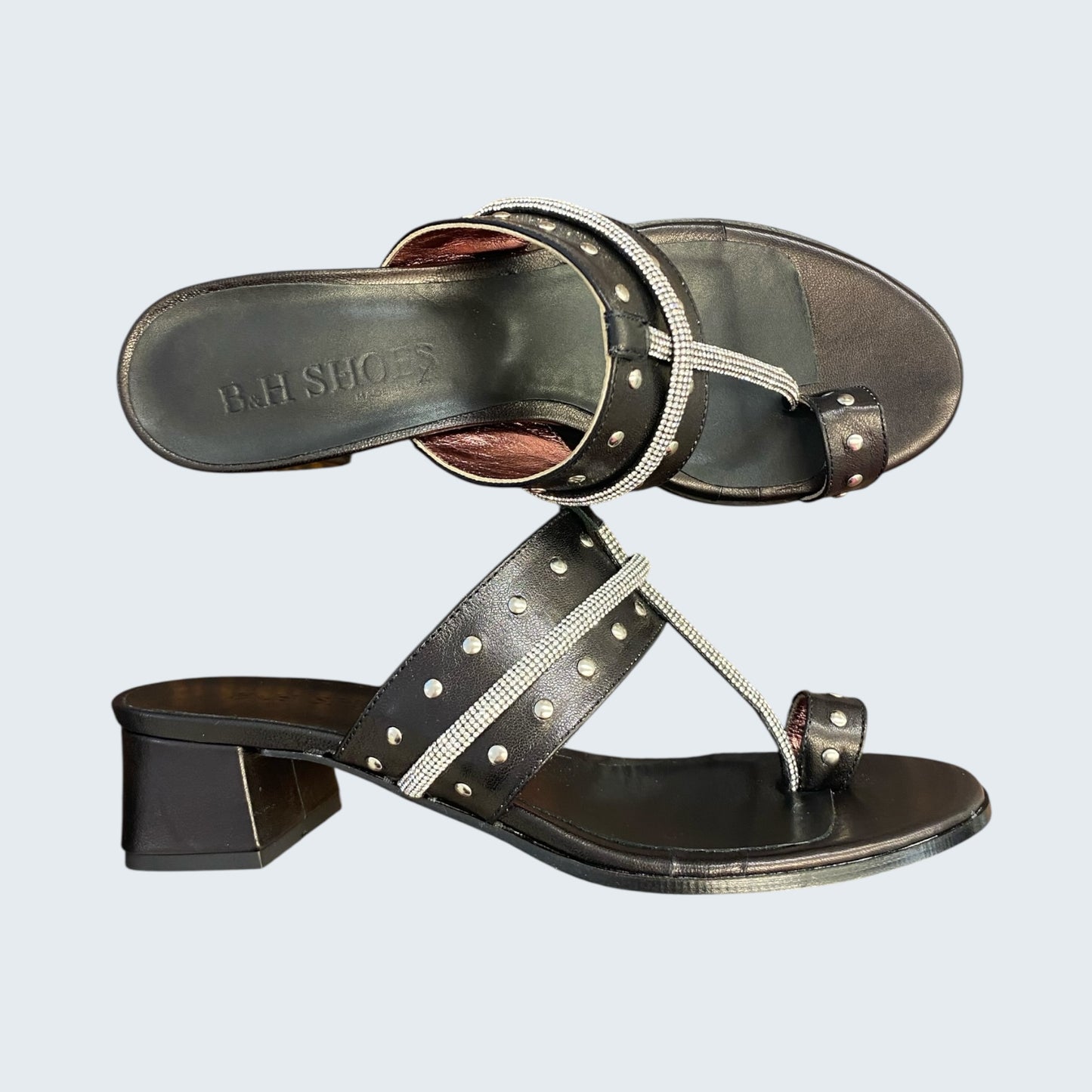 Sandalo pelle nera tacco basso con strass argento