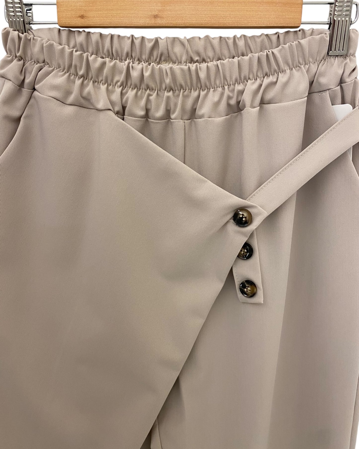 Pantalone Beige écru con patta